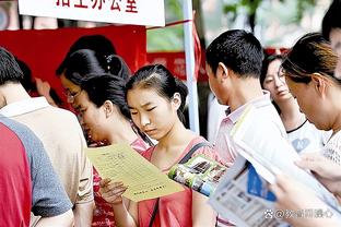 很亲切嘛！马宁在南京体育学院授课，讲解纪律处罚